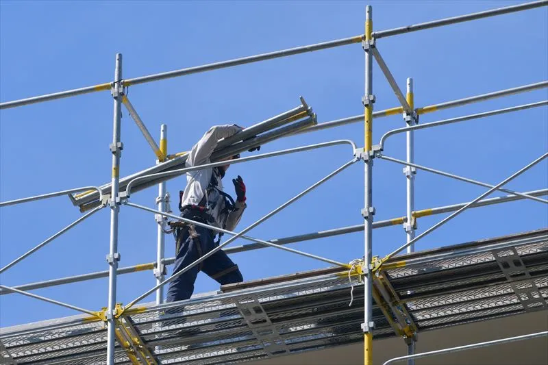 足場を解体する時の注意点は？